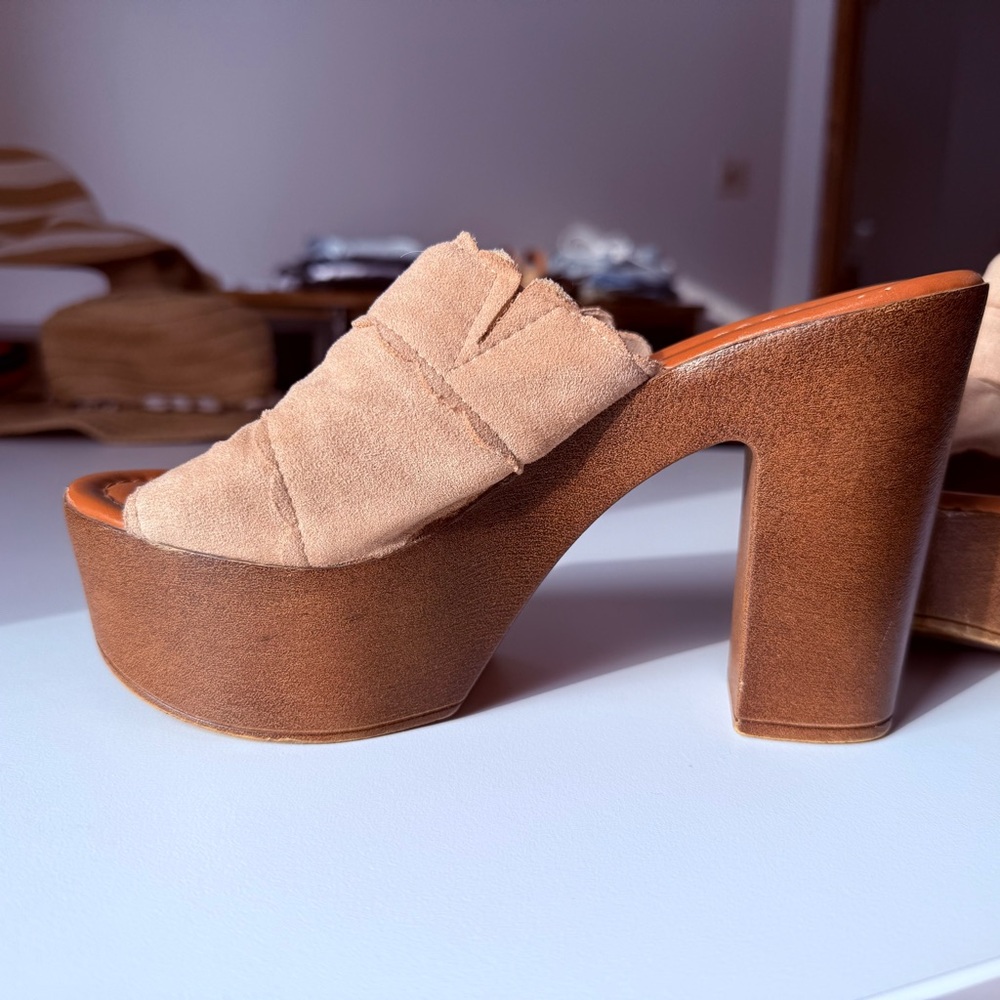 Bella Marie Taupe Suede Quilted Platform Mules - Size 7.5